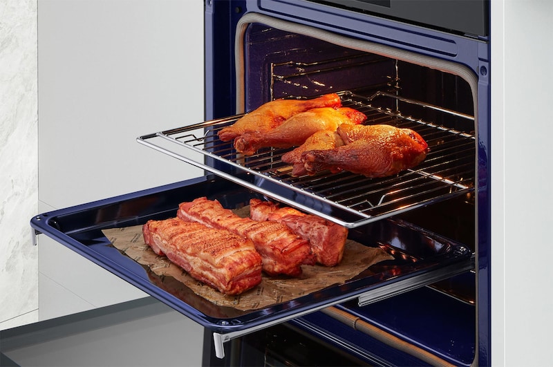 Foto del forno WSED7665B con degli alimenti